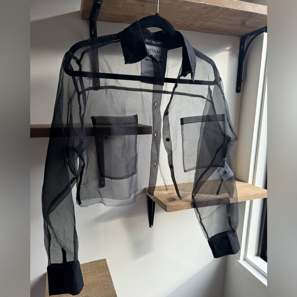 Quzu Sheet Black Button-up Crop - Picture 1 of 6